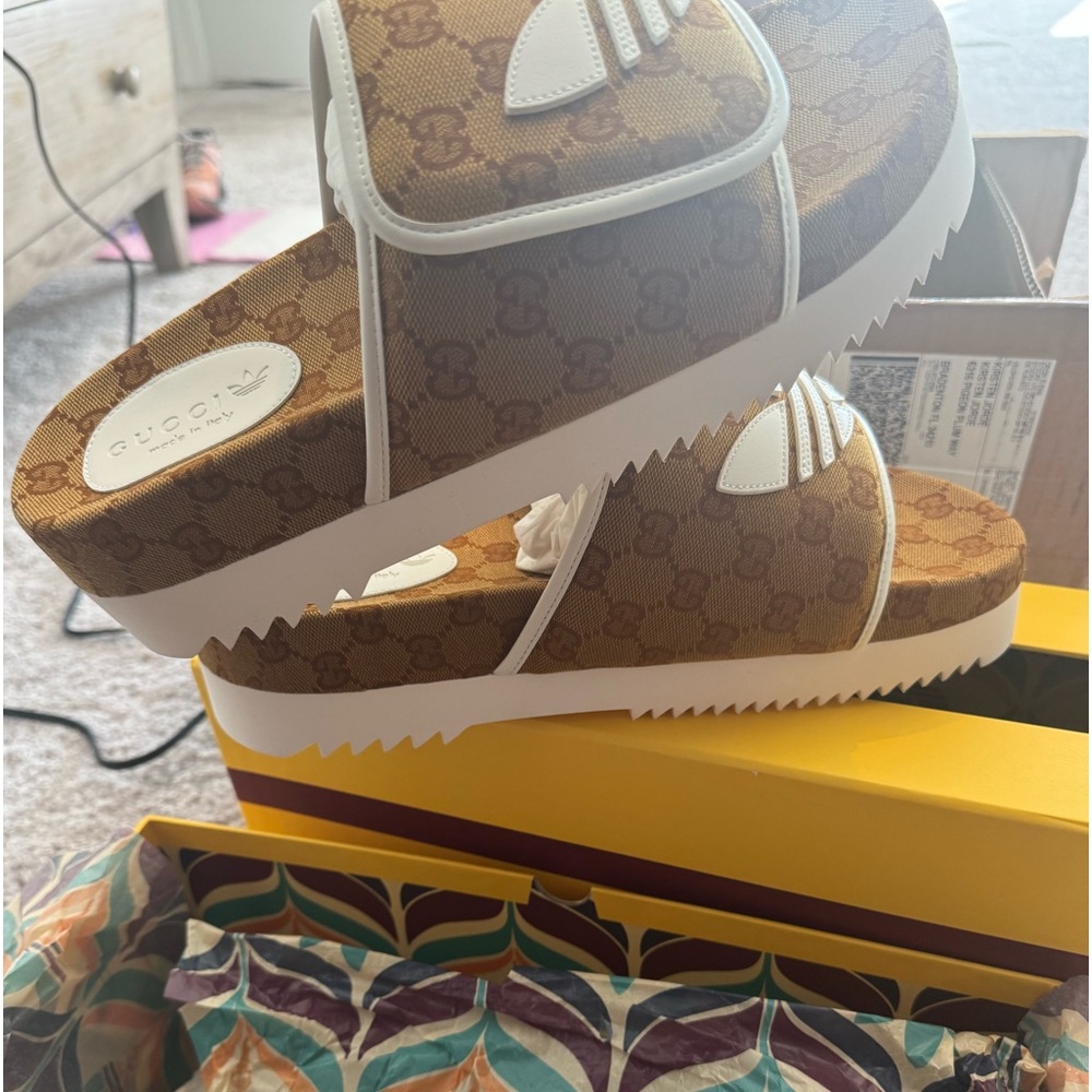 Gucci x Adidas slide - NWT - size men’s 9 fits women’s 10 - Picture 8 of 11